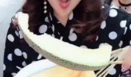 大妹吃哈密瓜视频下载免费,夏日美味尽享