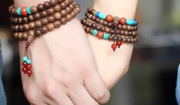 娱乐吃瓜戴手环的是谁,揭秘神秘明星幕后生活