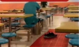 爆料盐城金鹰食堂视频曝光,食堂卫生问题引发关注